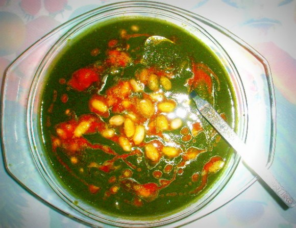 Palak (spinach) moongphali (peanut) curry