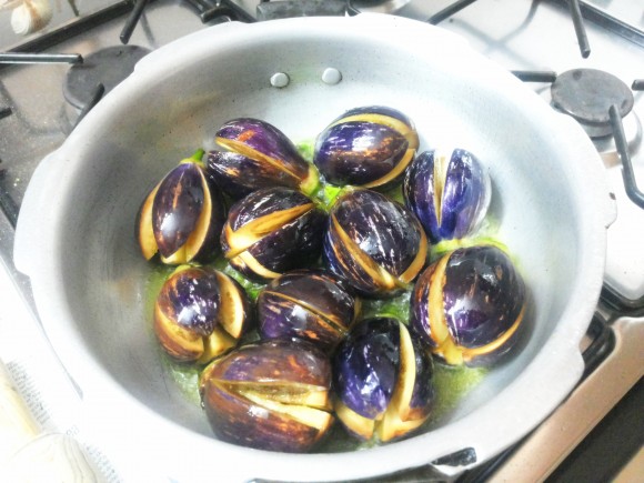 Deep fry the brinjal 
