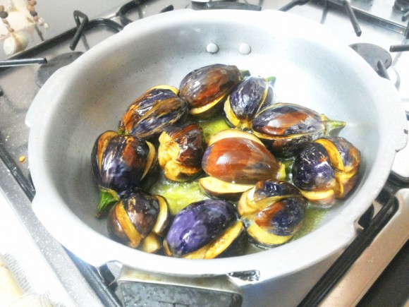 Deep fry the brinjal 