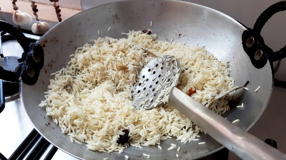 Add washed rice and fry for 2 minutes