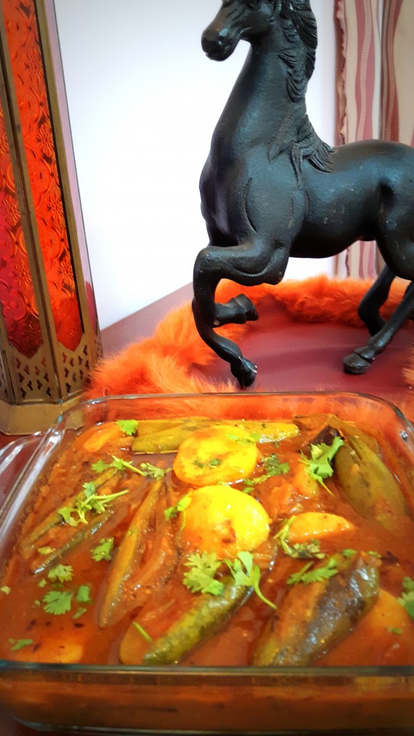 Aaloo Parwal (Potato and Pointed Gourd) Dum