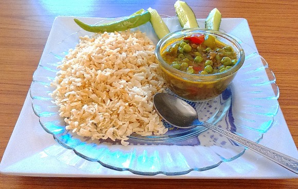 fresh green peas with poha