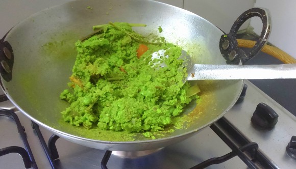 frying fresh peas