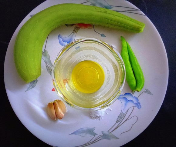 ingredients ofGilki (luffa/sponge gourd) ki chutney