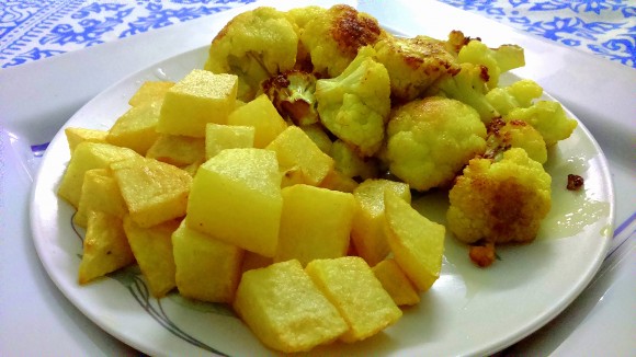 Deep frying aaloo and govi