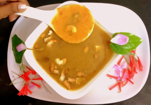 Mung dal kheer with coconut milk (pasi parruppu payasam with thengai paal) 