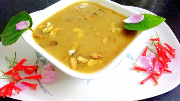 Mung dal kheer with coconut milk (pasi parruppu payasam with thengai paal)