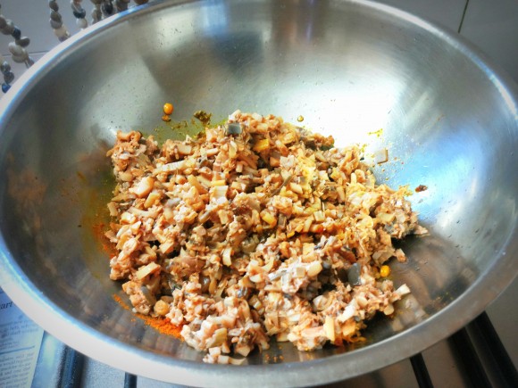 Adding boiled banana flower, 