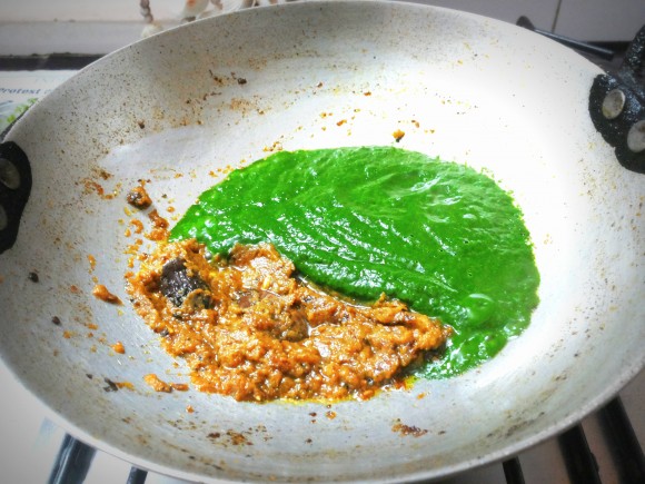 adding palak paste 