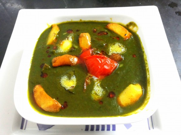 Spinach (palak) Aaloo (potato) curry