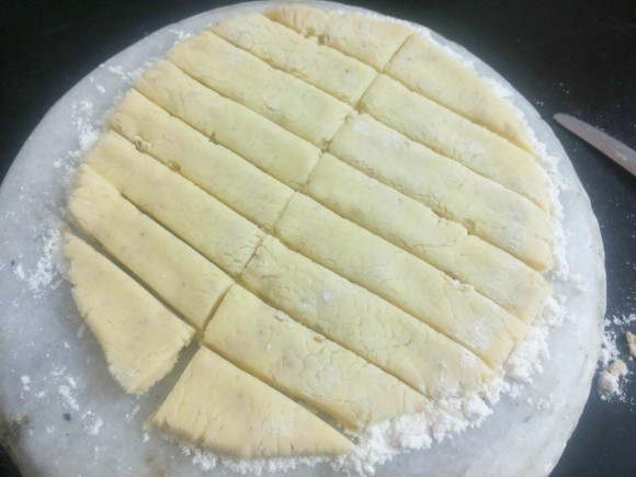 cut it longitudinally with the help of knife