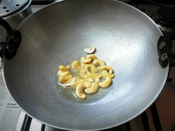 Fry cashew nuts 