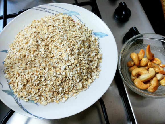 Fry cashew nuts and oats