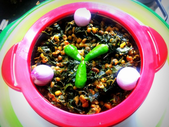 Poonnangani with whole mung (green gram)