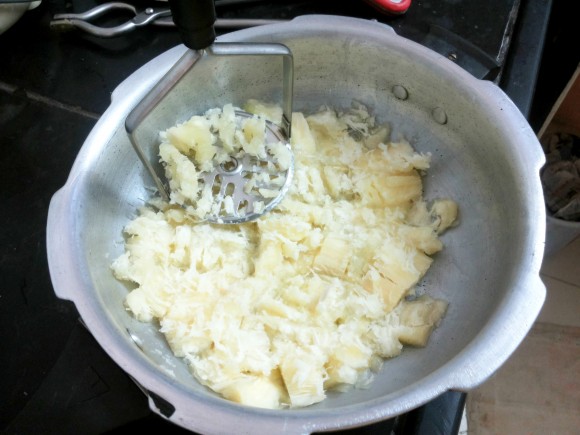 Boil tapioca with half teaspoon of salt. Mash it 