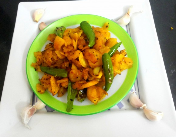Garlicky Tapioca (cassava root) fry (bhujia)
