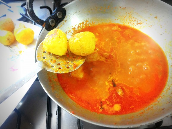 Adding fried potatoes 