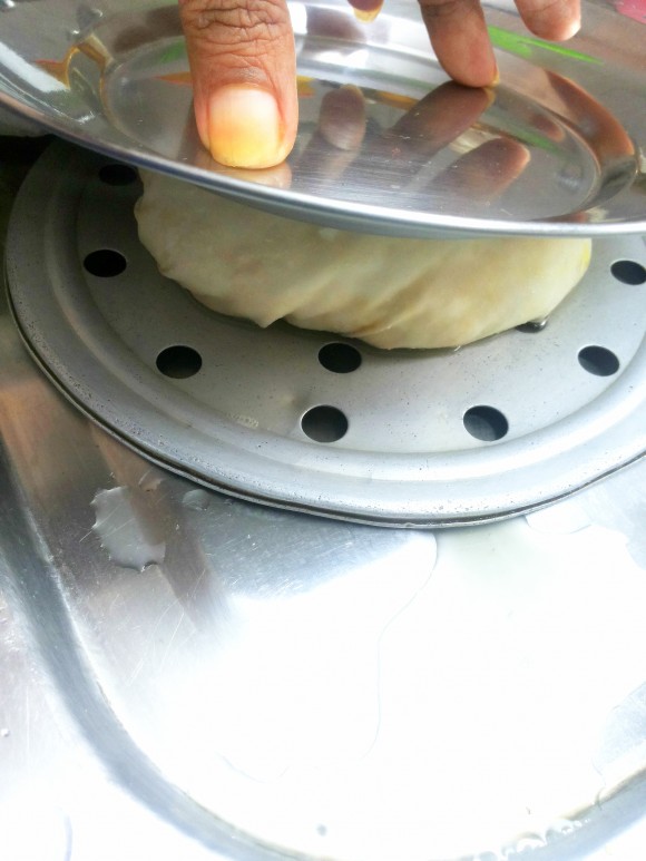 Place a plate on the paneer