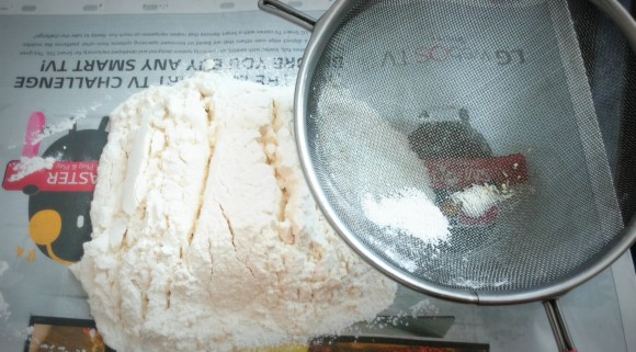 Sieve Maida and baking soda, baking powder and salt together 