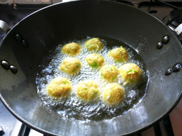  Deep fry the kofta 