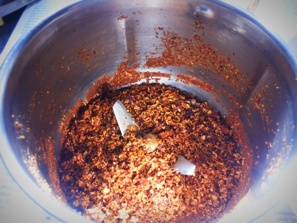 Grind roasted coriander, cumin and red chili 