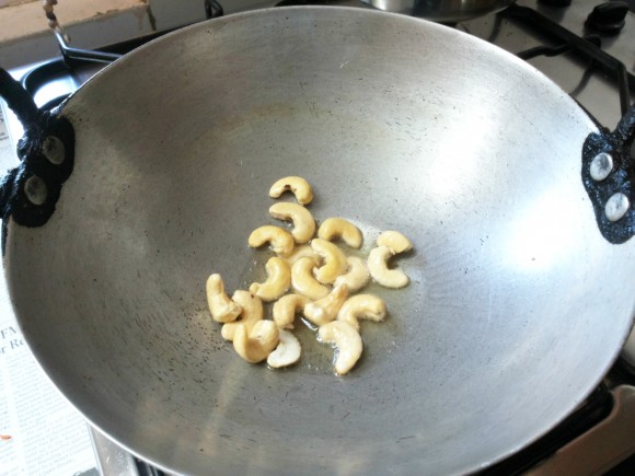 Fry cashew nuts 