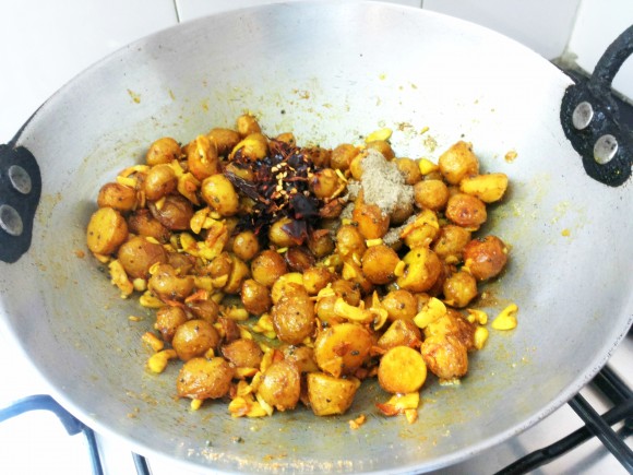 chopped garlic, chili flakes 