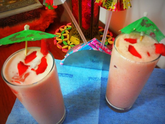 Strawberry lassi (curd/yoghurt based drink)
