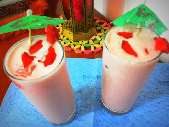 Strawberry lassi (curd/yoghurt based drink)