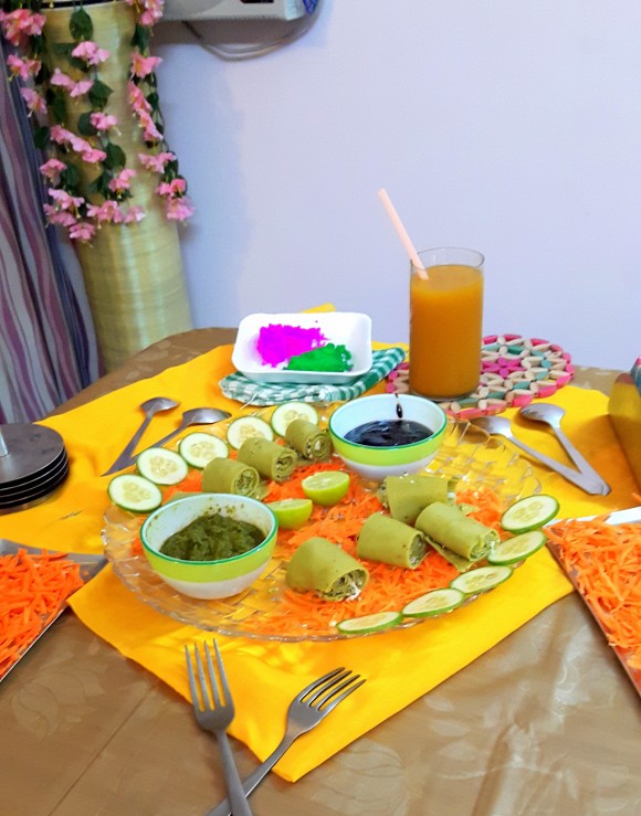 Palak (spinach) Besan (chickpea flour) ke rolls / spinach khandvi (Gujarati dish)