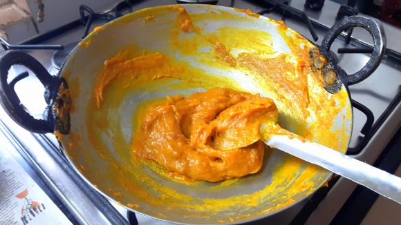 pour the cooked mango pulp 