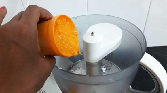 put sugar and mango pulp