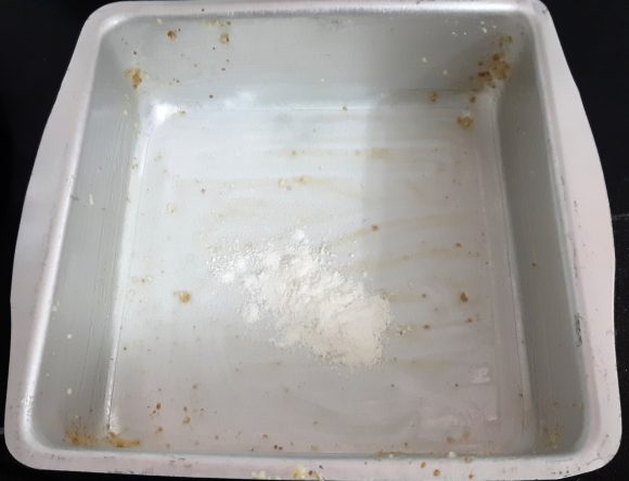 Sprinkle one teaspoon of Maida