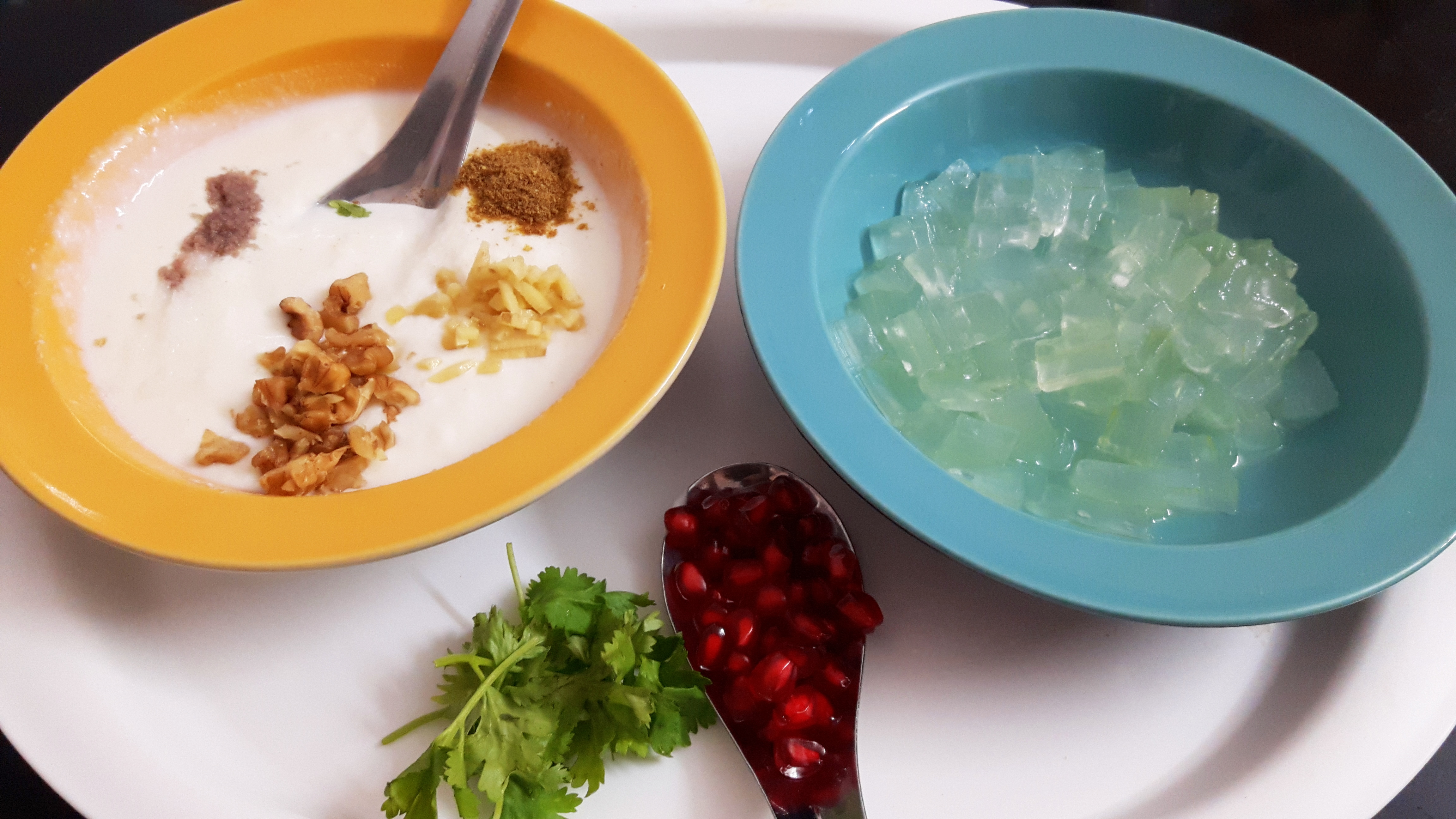 a mixing bowl; Put the curd, salt, cumin seed powder and sugar into the bowl
