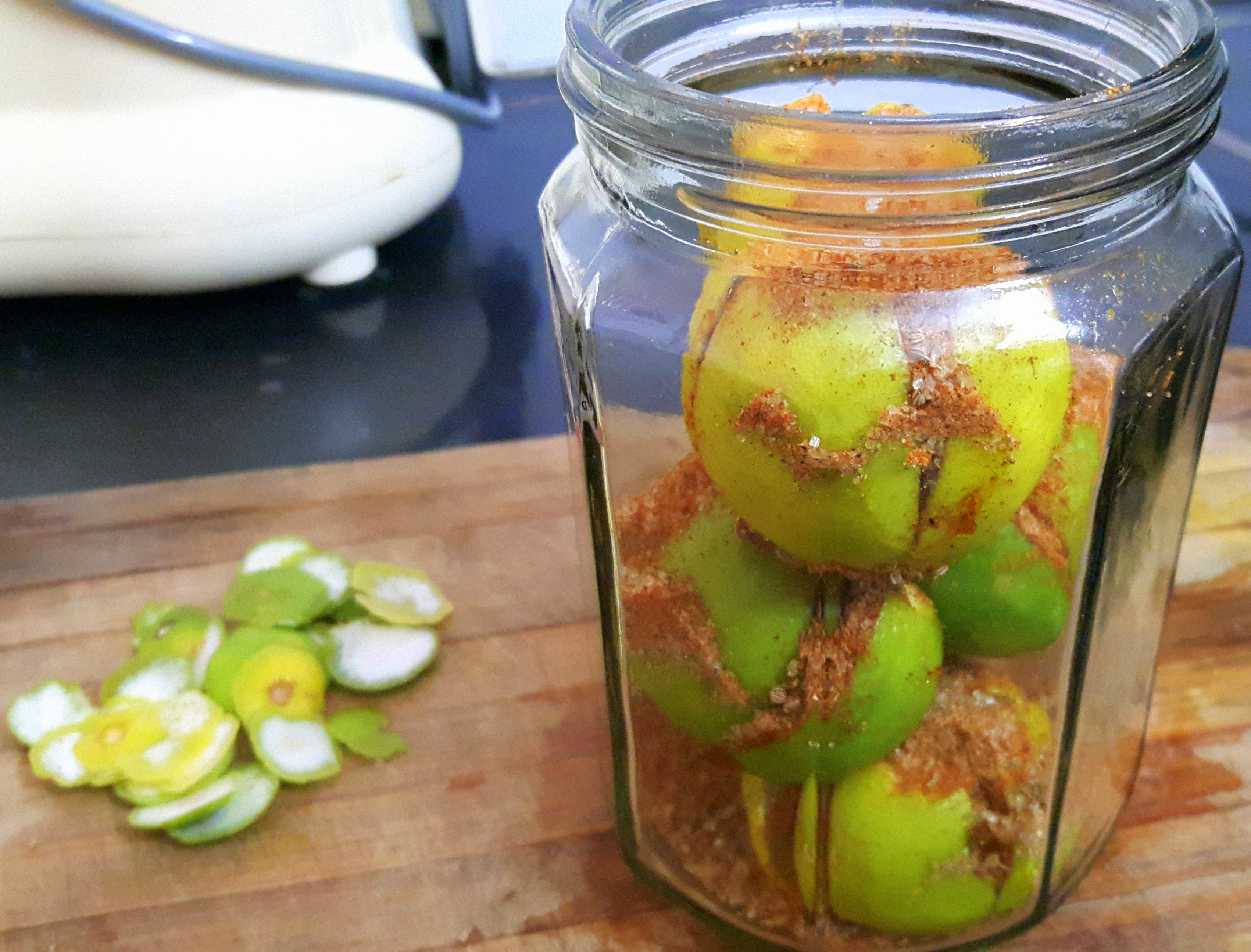 Put this stuff lemon into dry jar