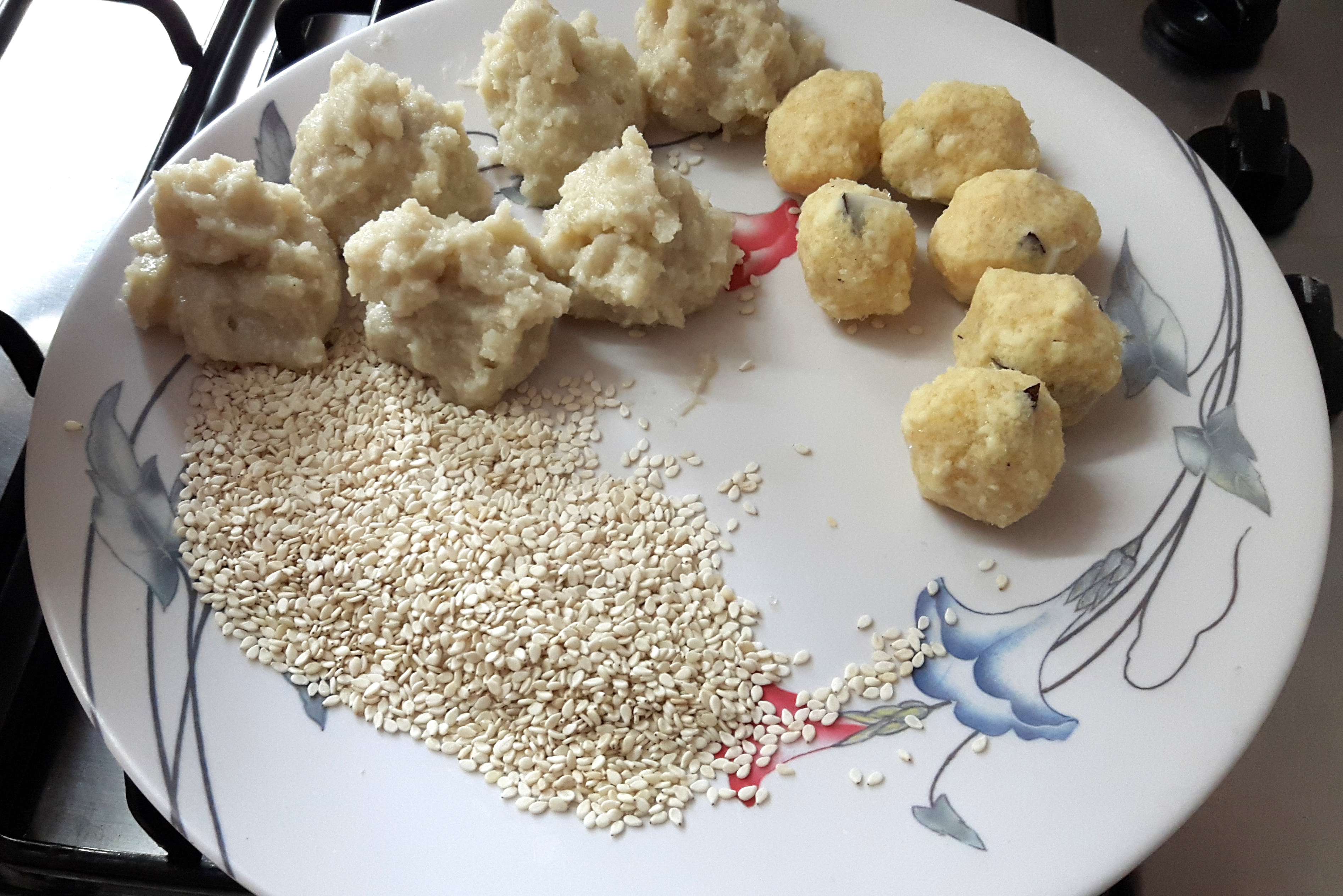 dough, stuffing and til