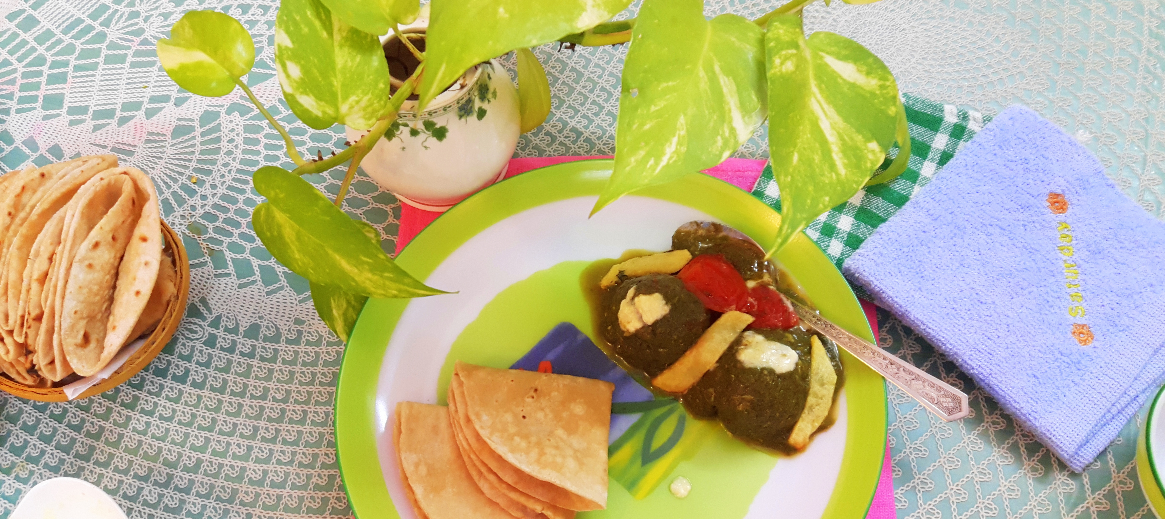 Bread kofta in palak gravy (bread kofta in spinach curry)