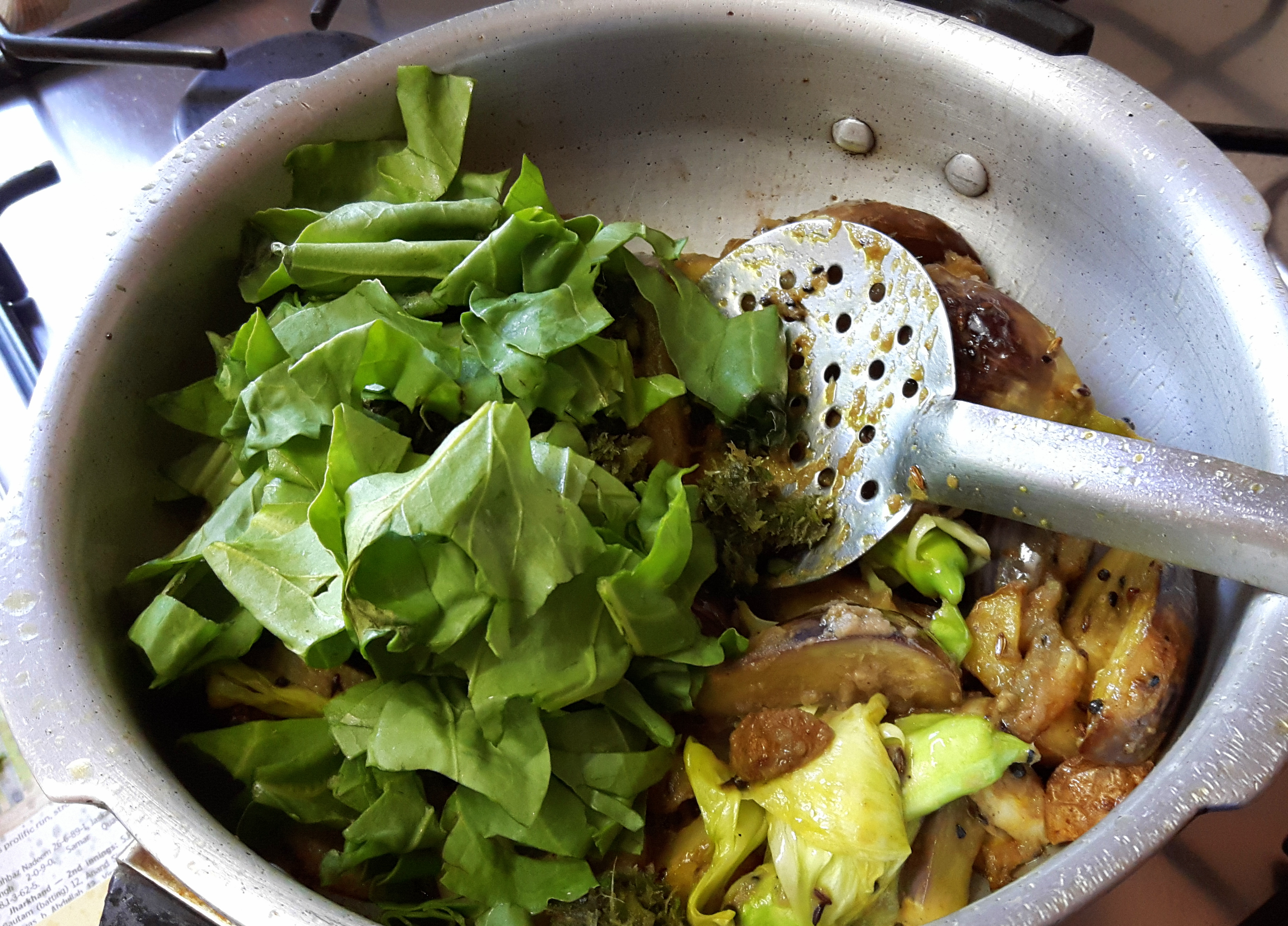 Add august flower, spinach, tomatoes and peas one by one