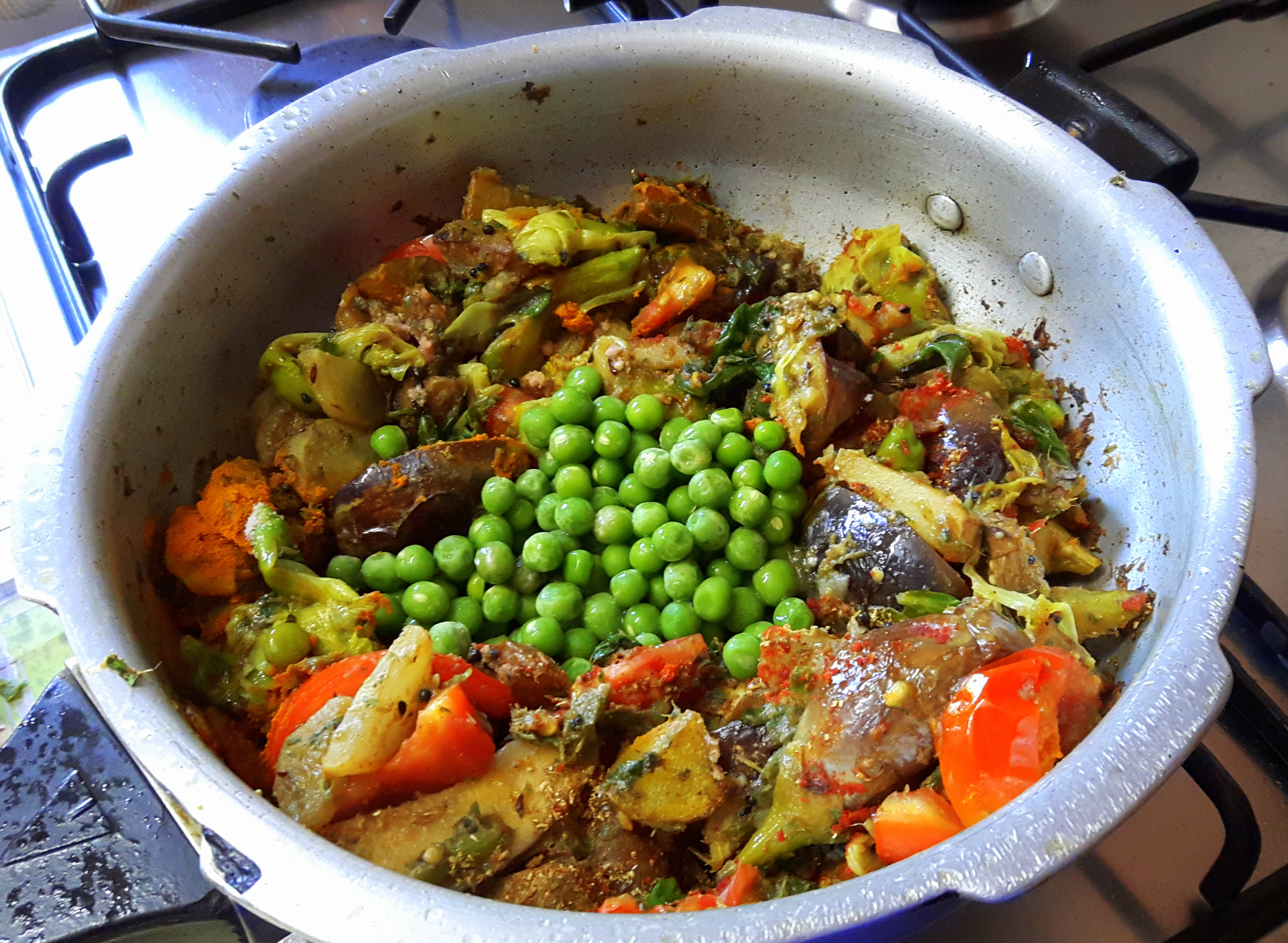 Add august flower, spinach, tomatoes and peas one by one