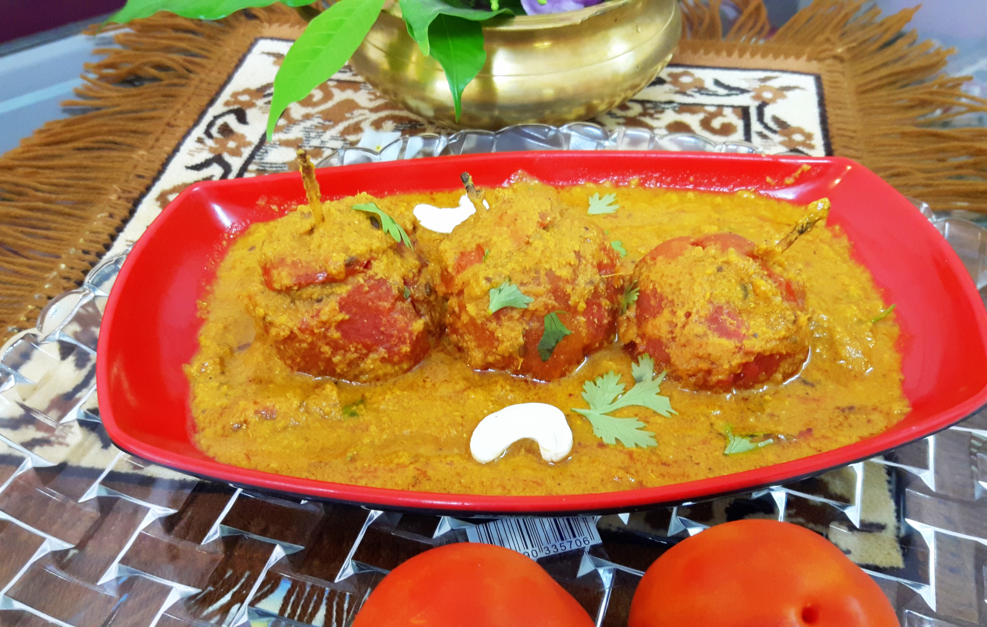 Stuff cheesy tomato in poppy curry