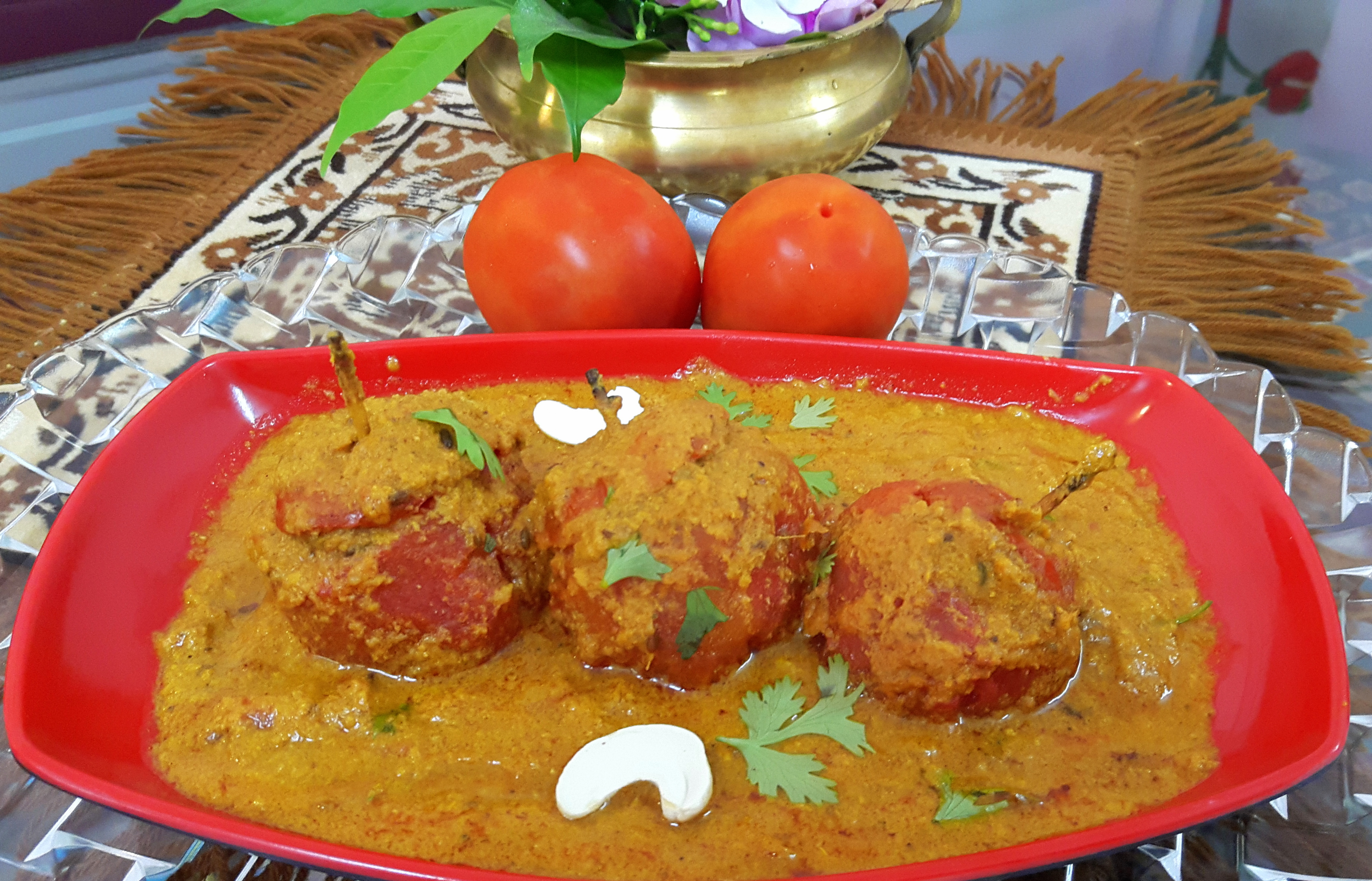 Stuff cheesy tomato in poppy curry