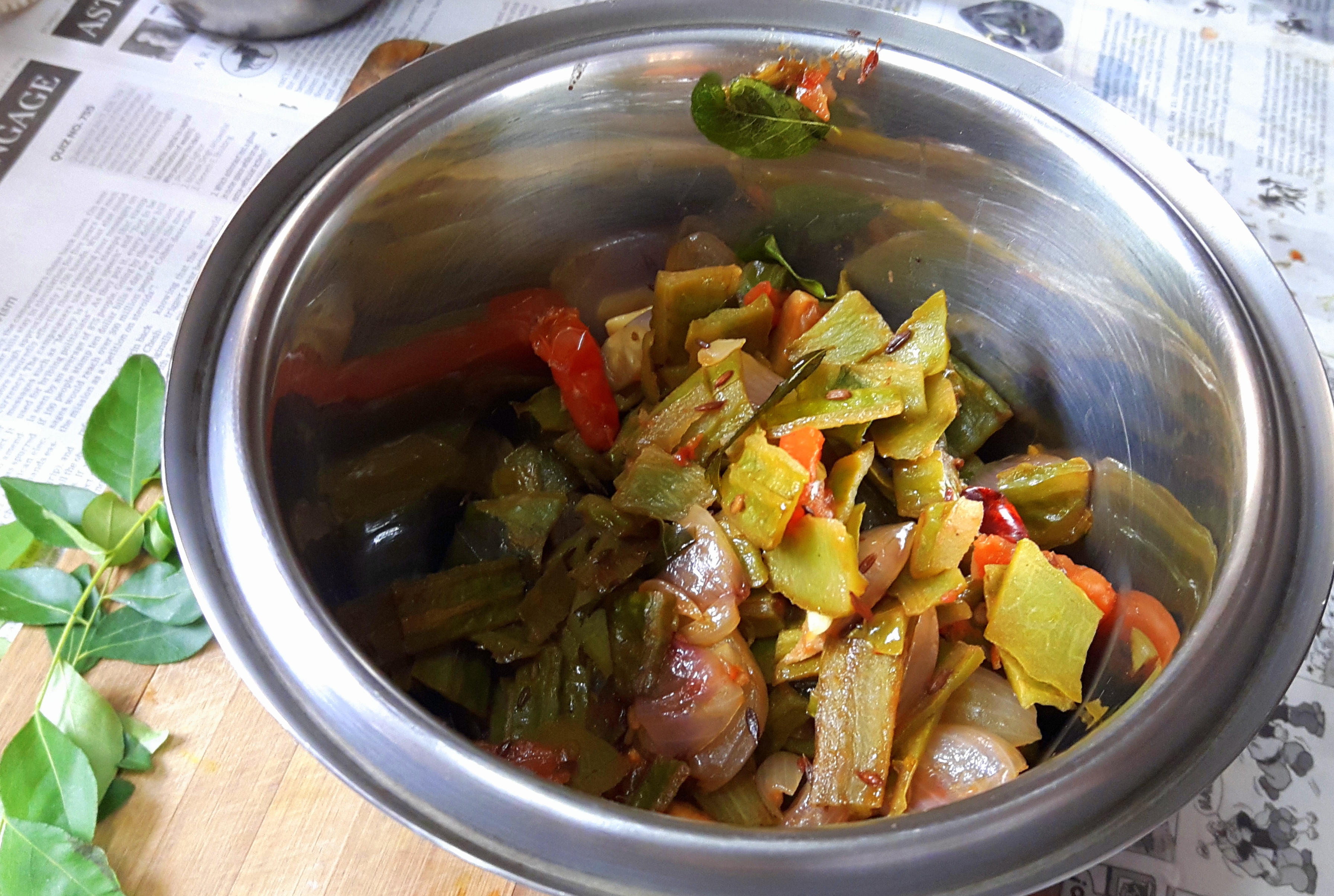 Grind fried and cooked peel of ridge gourd