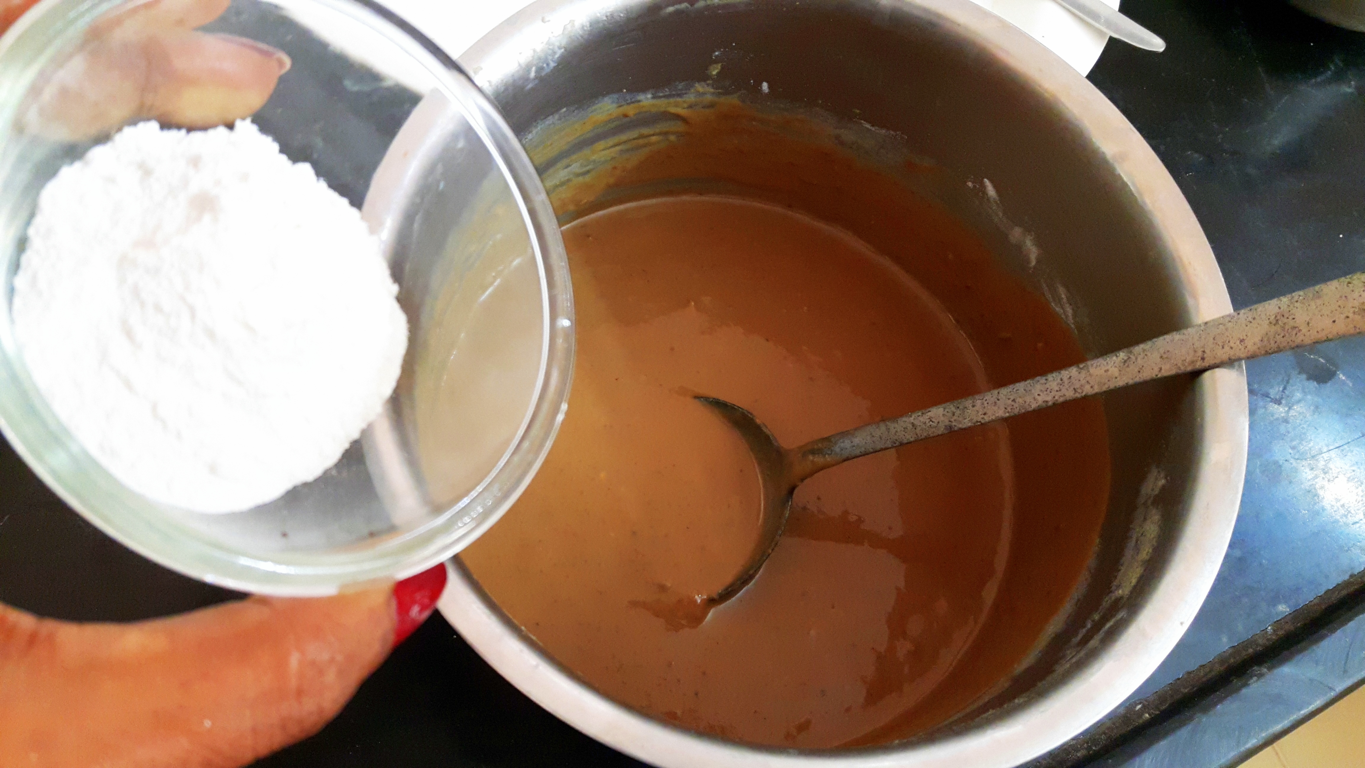 Put Maida, Sooji, together in a big mixing bowl and make smooth batter