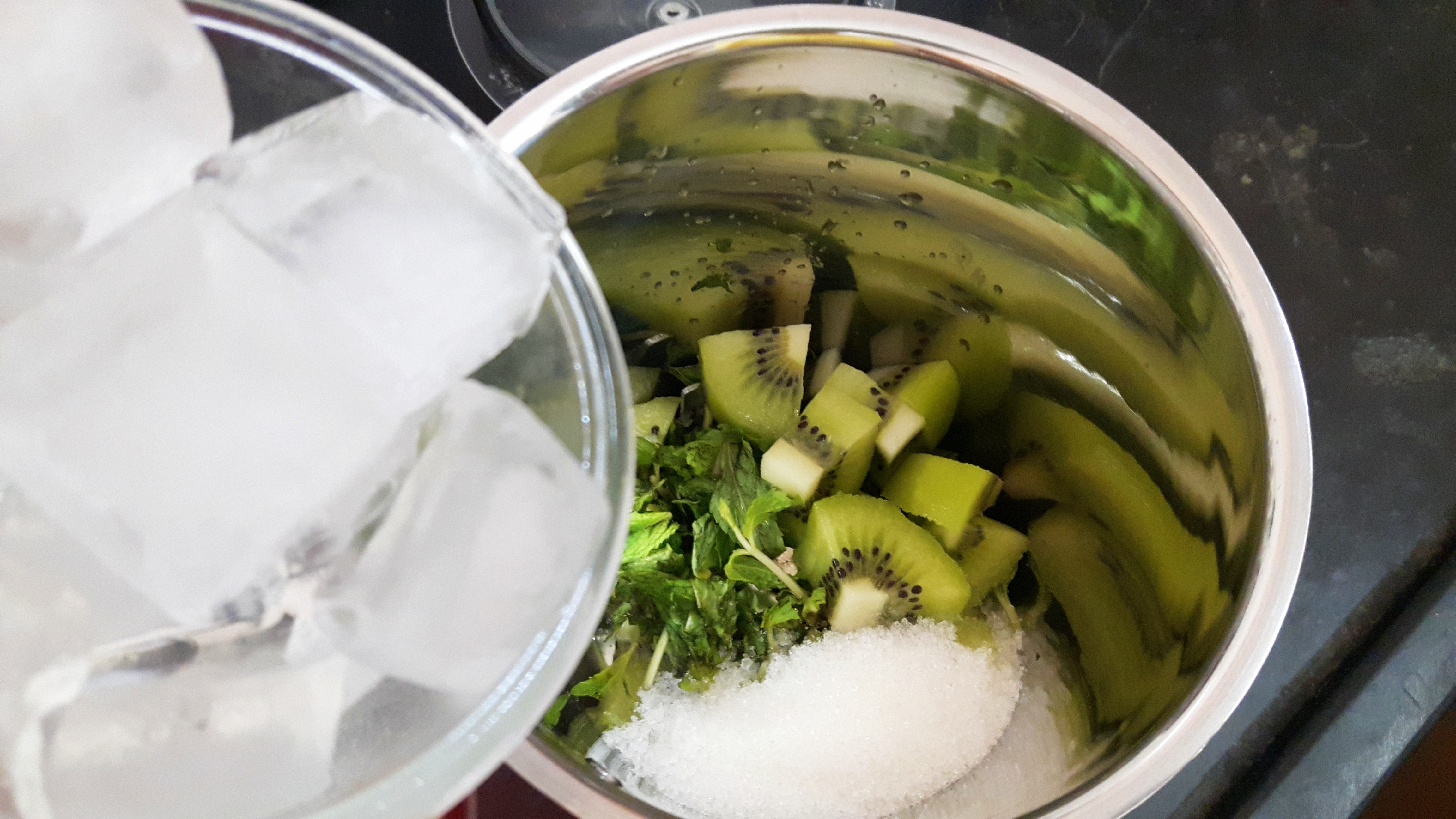 put chopped kiwi, pudina leaves and sugar