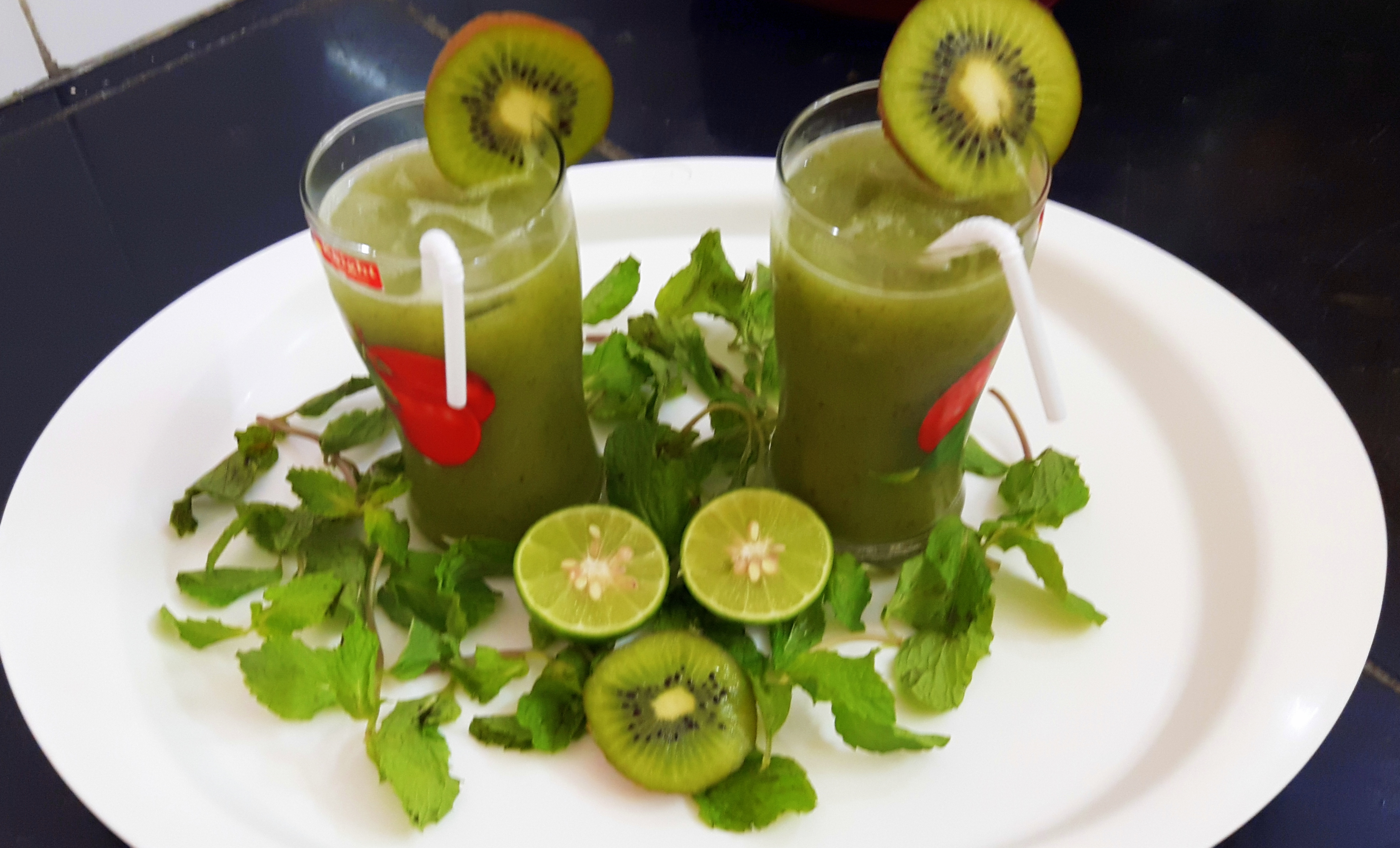 Verdant green kiwi cooler
