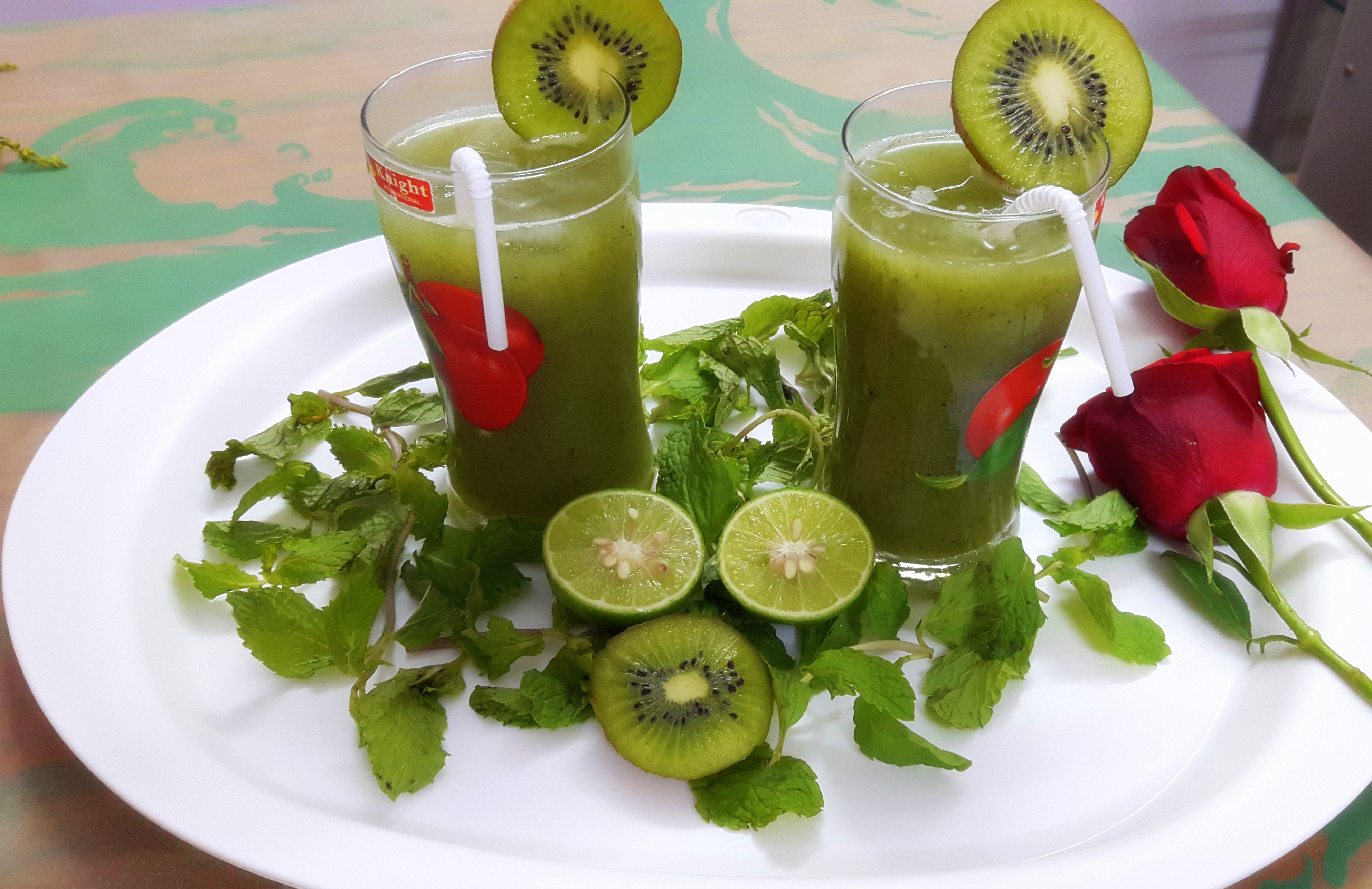 Verdant green kiwi cooler