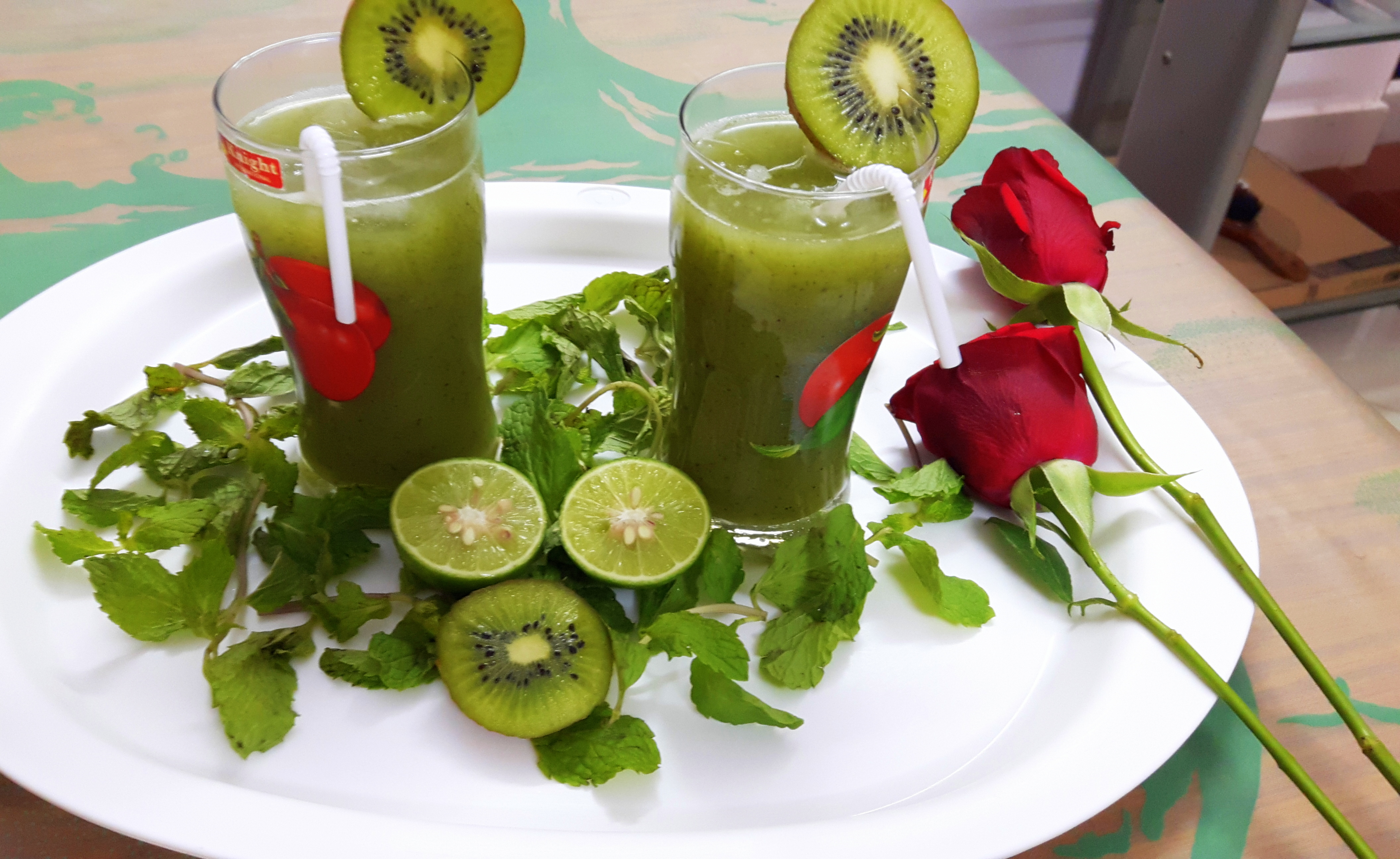 Verdant green kiwi cooler