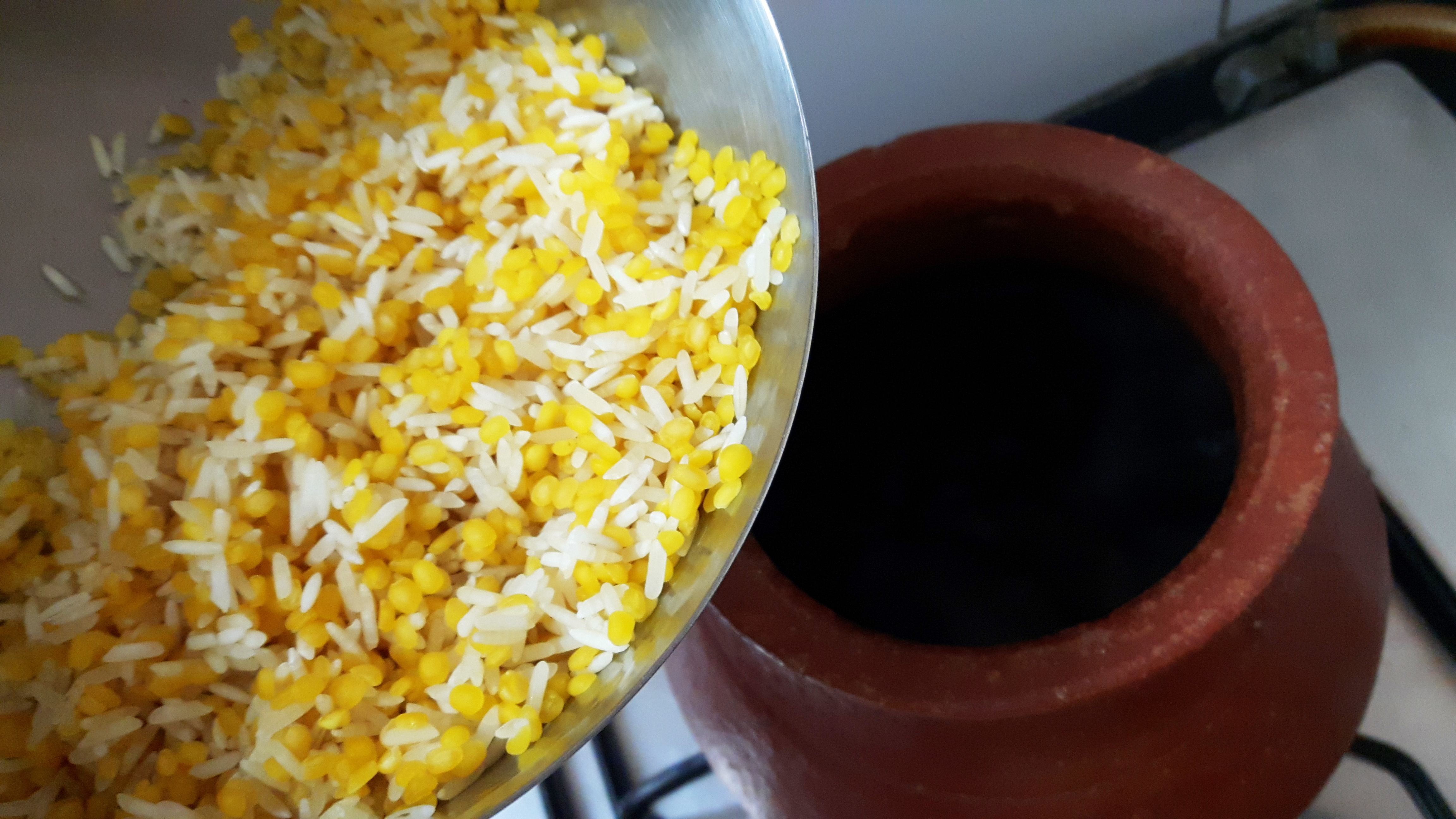 add mixture of washed rice and dal