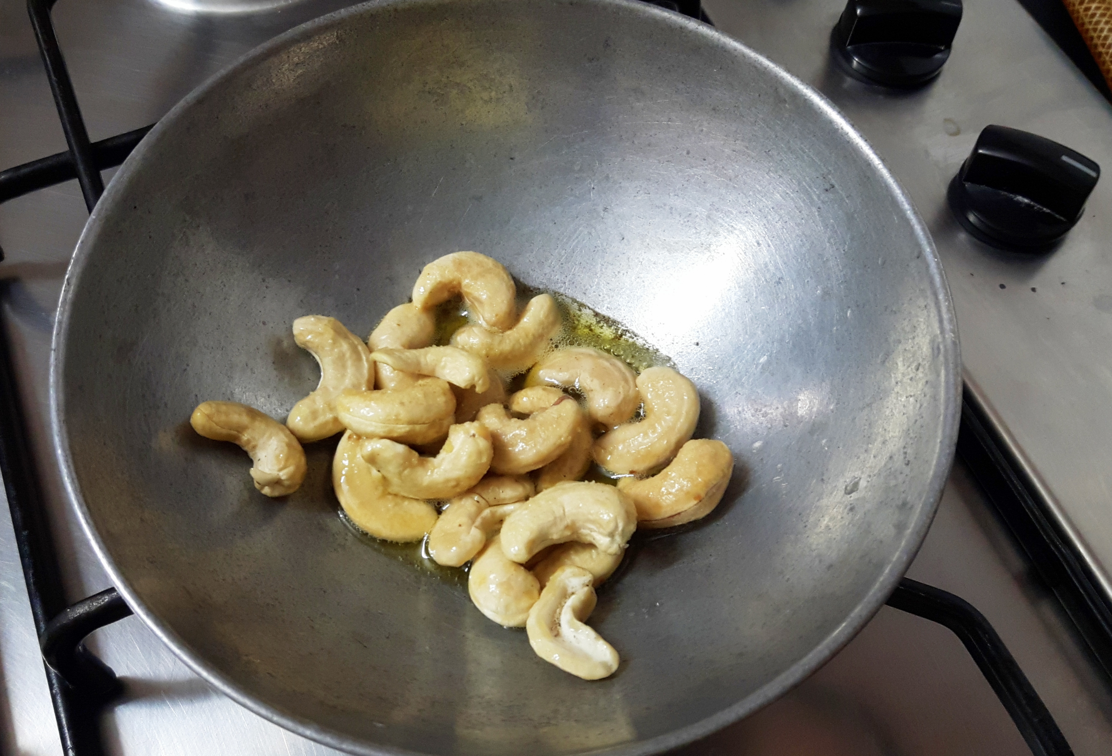 fry cashew nut