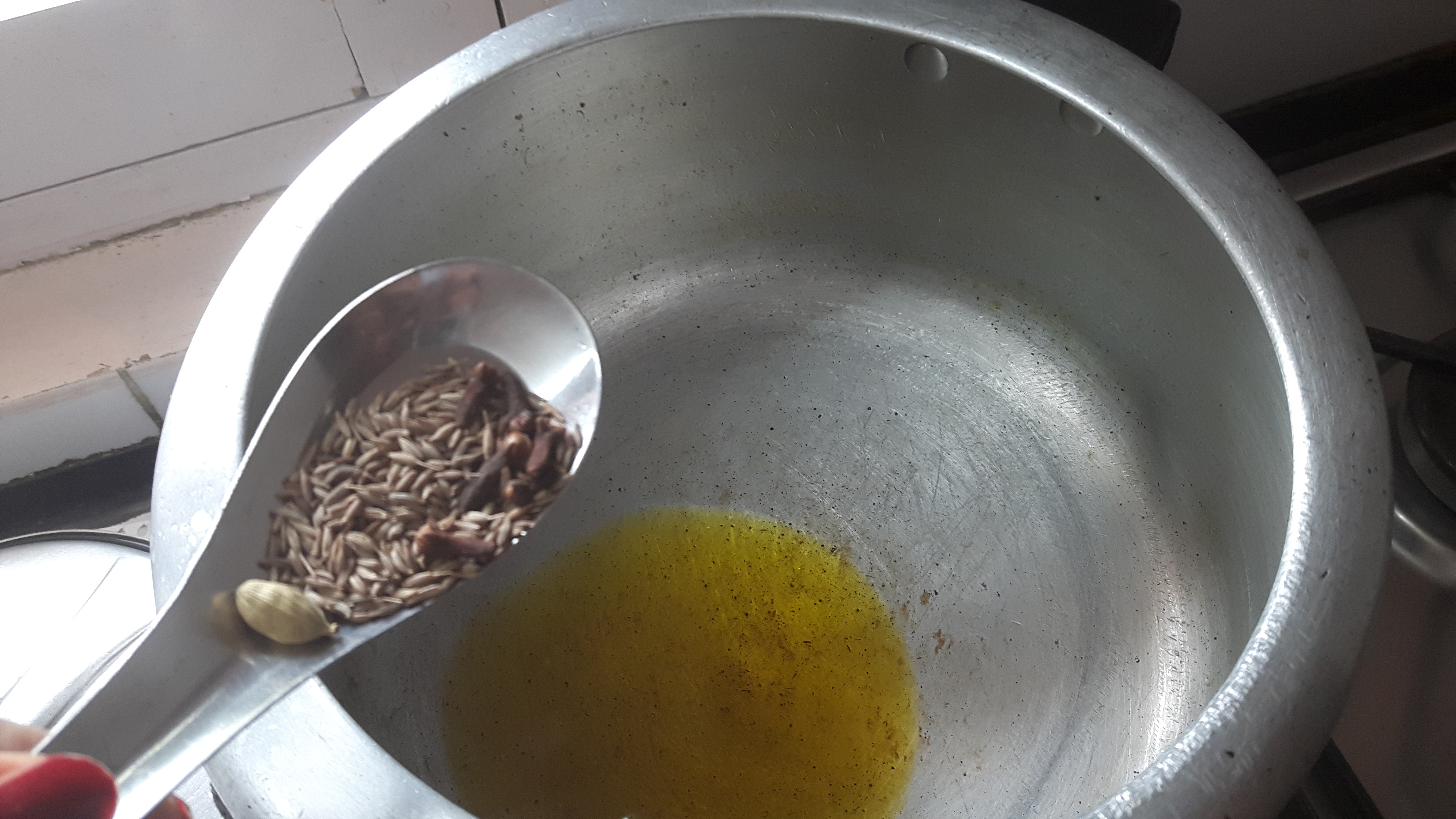 Put garlic, bay leaf, cumin seed and cloves